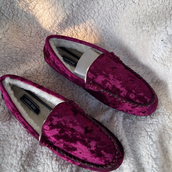 Lands End Burgundy Velvet Slippers NWOT size 9 - Picture 3 of 8
